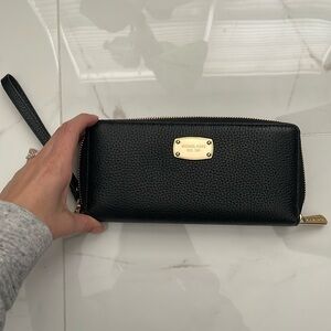 Michael Kors wallet wristlet
